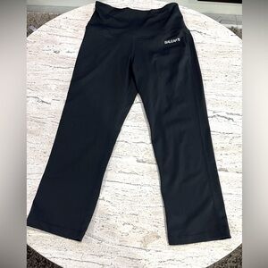 Baleaf black 3/4 work out pants/leggings in size Small are in EUC